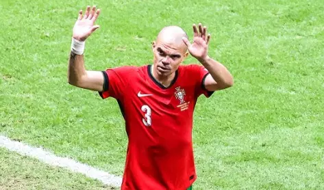 Pepe anuncia aposentadoria após carreira de quase 900 jogos. Entenda!