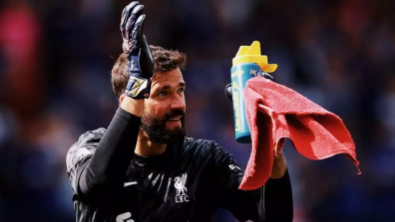 Alisson rejeita proposta da Arábia Saudita e foca em cumprir contrato com o Liverpool. Entenda!