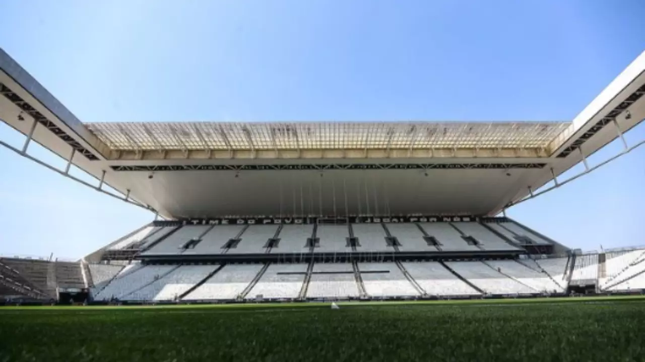 Corinthians e Flamengo se enfrentam em duelo com situações opostas na tabela. Entenda!