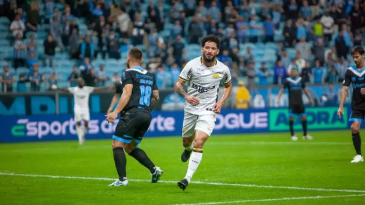 Criciúma surpreende e vence Grêmio na Arena, afastando-se da zona de rebaixamento. Entenda!