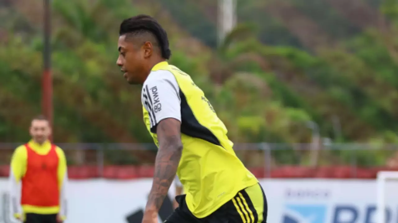 Flamengo enfrenta Athletico-PR em busca de redenção no Brasileirão. Entenda!