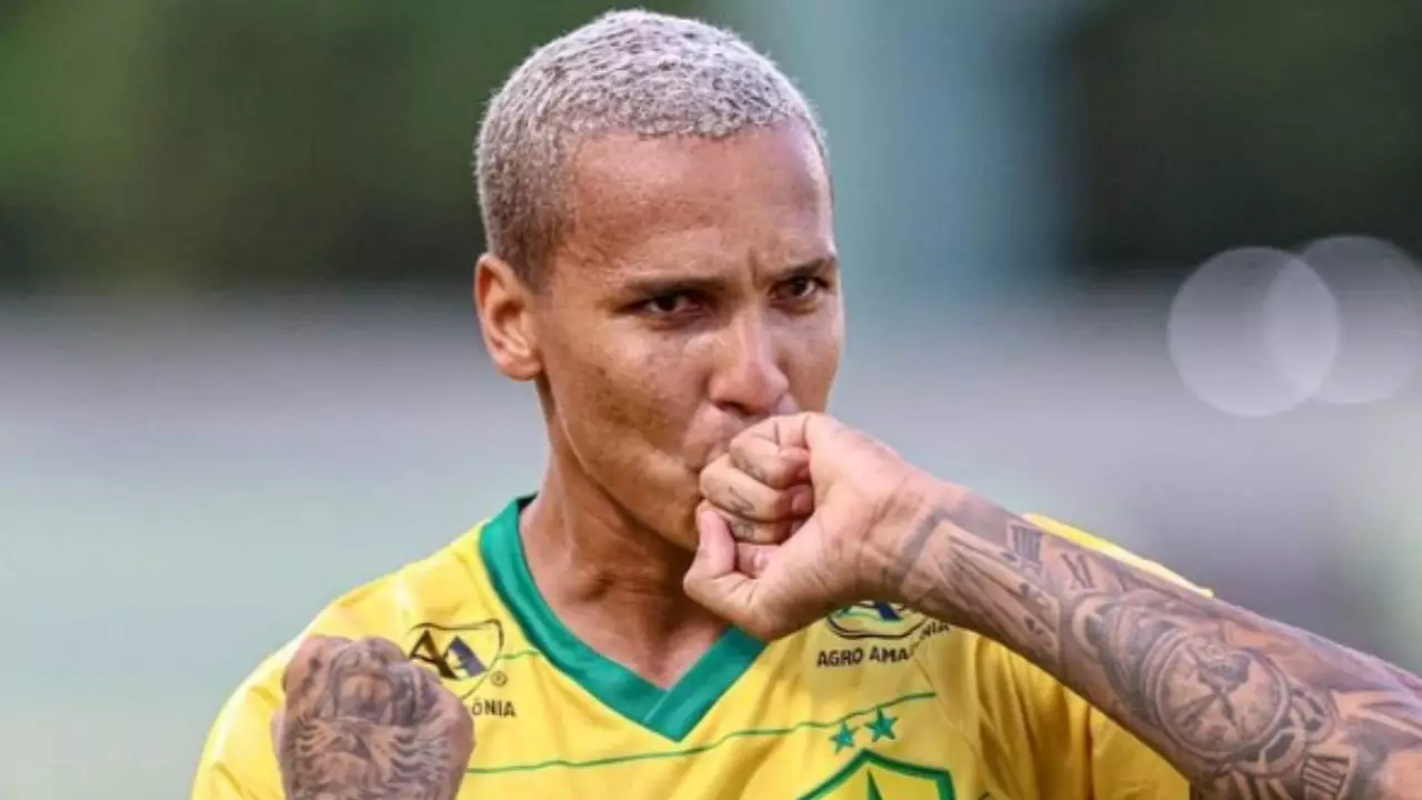 Cuiabá prepara ação contra Atlético-MG por atraso na contratação de Deyverson. Entenda!