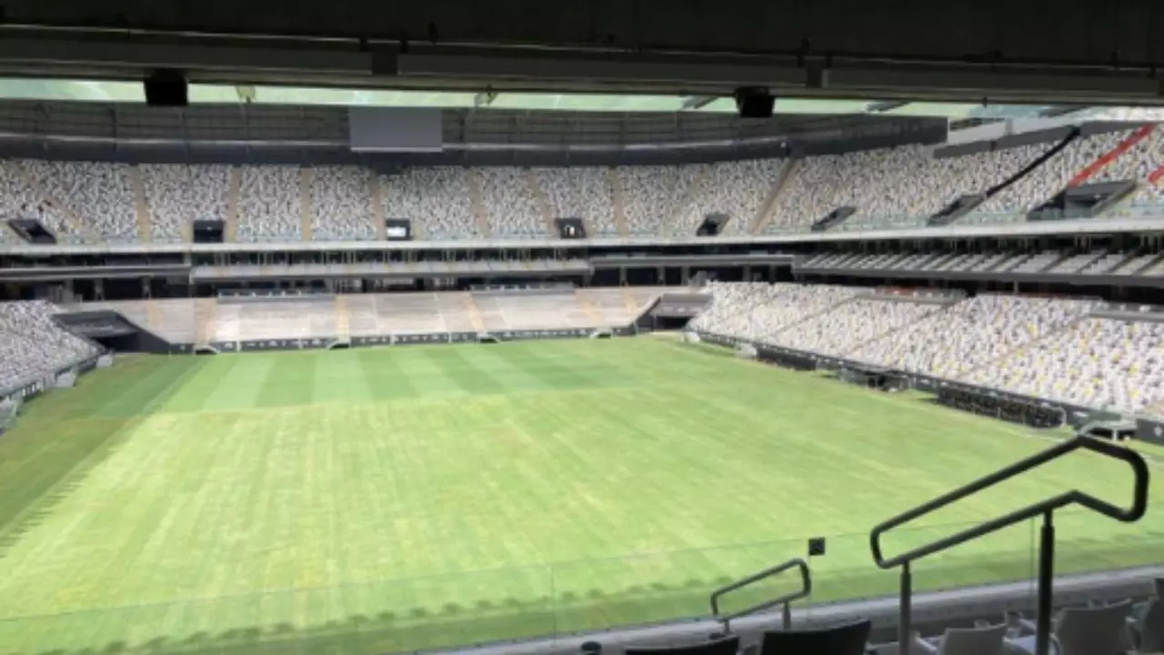 Atlético-MG melhora acústica da Arena MRV com novas telhas para amplificar som da torcida. Entenda!