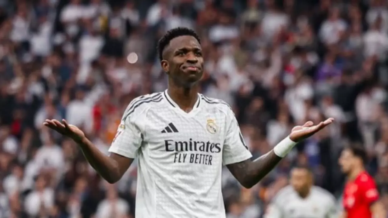 Vinícius Júnior é eleito melhor jogador de novembro no Campeonato Espanhol. Entenda!