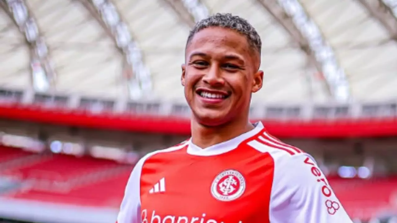 Internacional contrata Vitinho por empréstimo. Entenda!