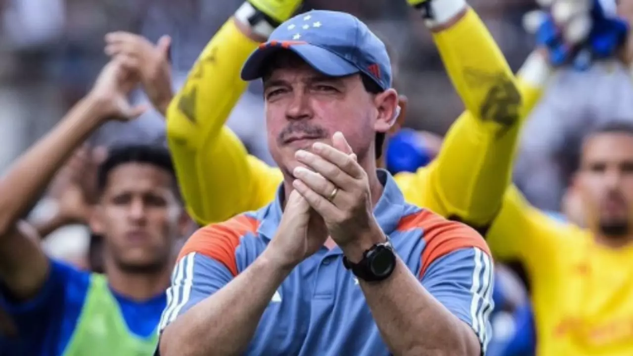 Cruzeiro demite Fernando Diniz após início ruim em 2025. Entenda!