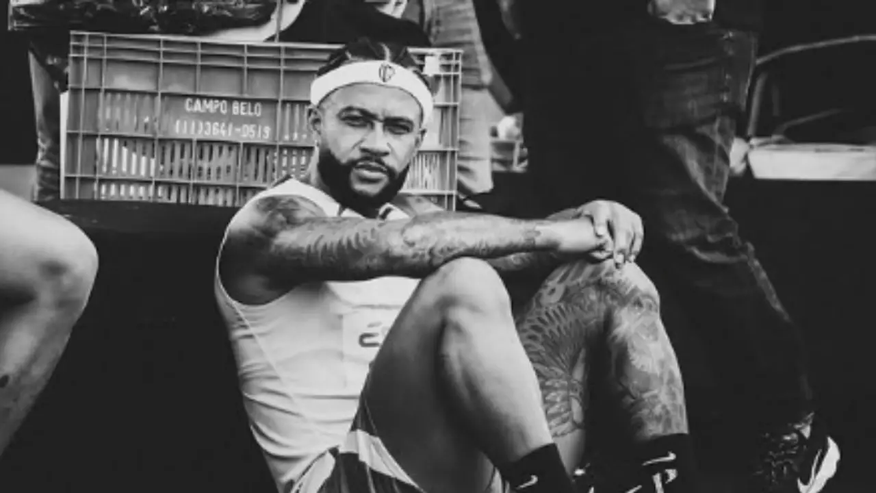 Memphis Depay condenado por dirigir sob influência de álcool. Entenda!