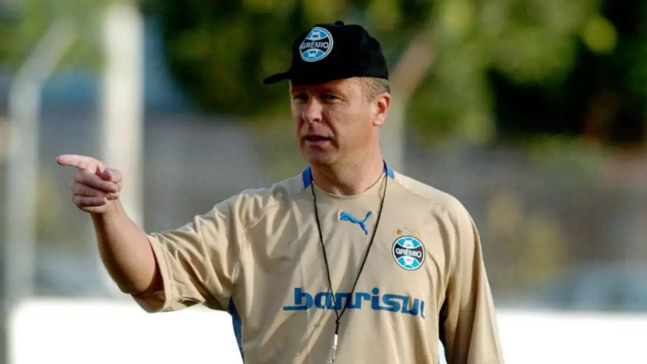 Grêmio mira Mano Menezes após saída de Quinteros. Entenda!