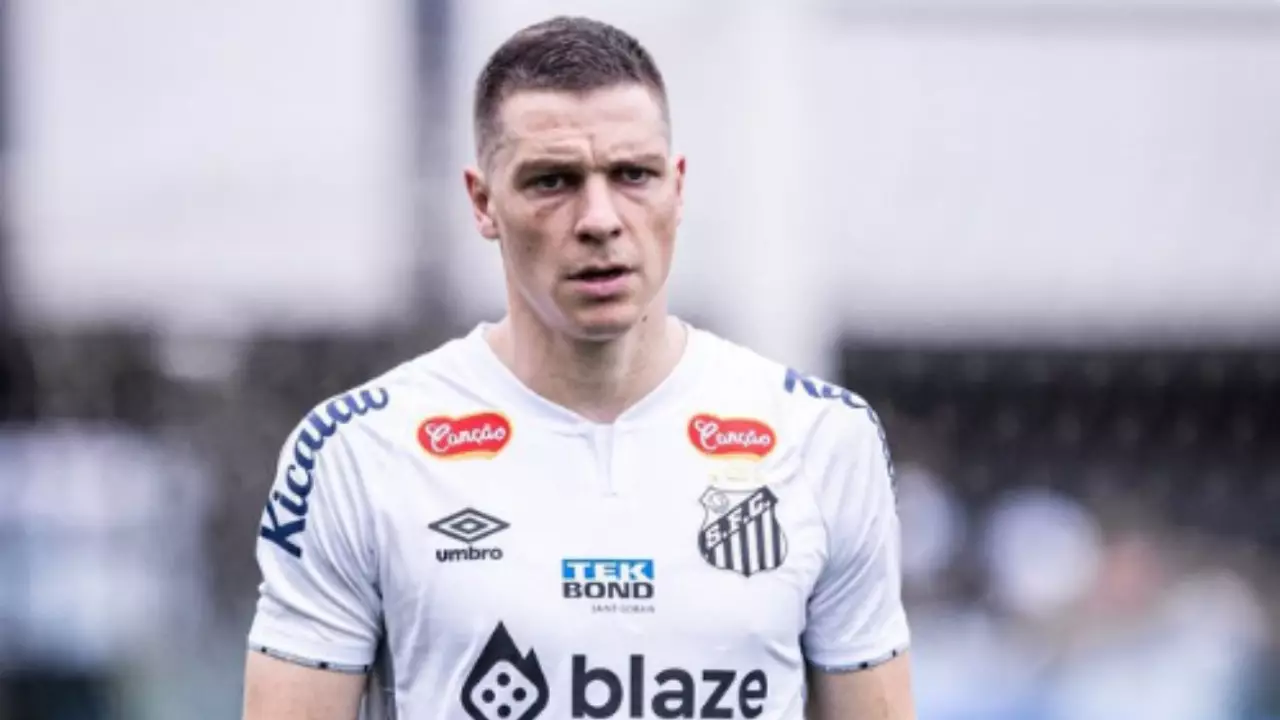 Julio Furch é reintegrado ao Santos e volta a ficar à disposição. Entenda!