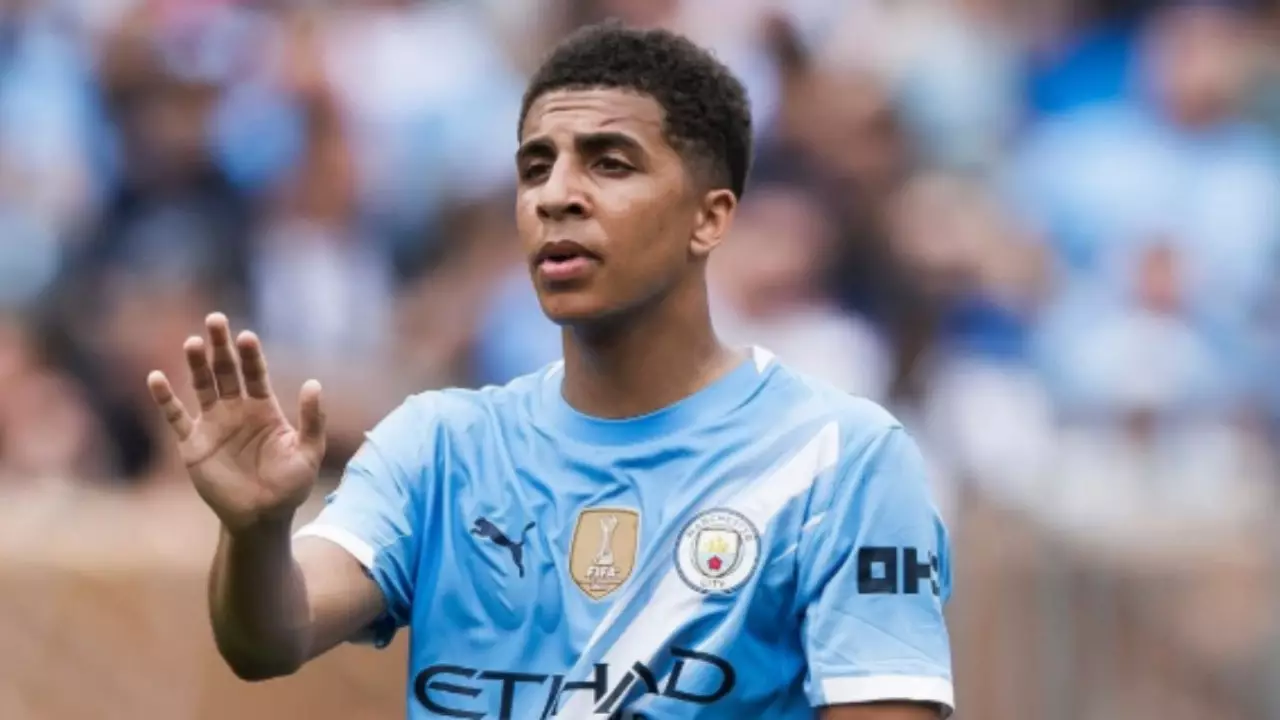 Rico Lewis é suspenso por três jogos e desfalca o City no Mundial de Clubes. Entenda!