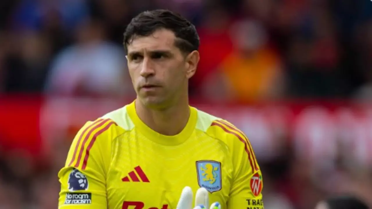 Chelsea entra na disputa por Emiliano Martínez para reforçar o gol. Entenda!