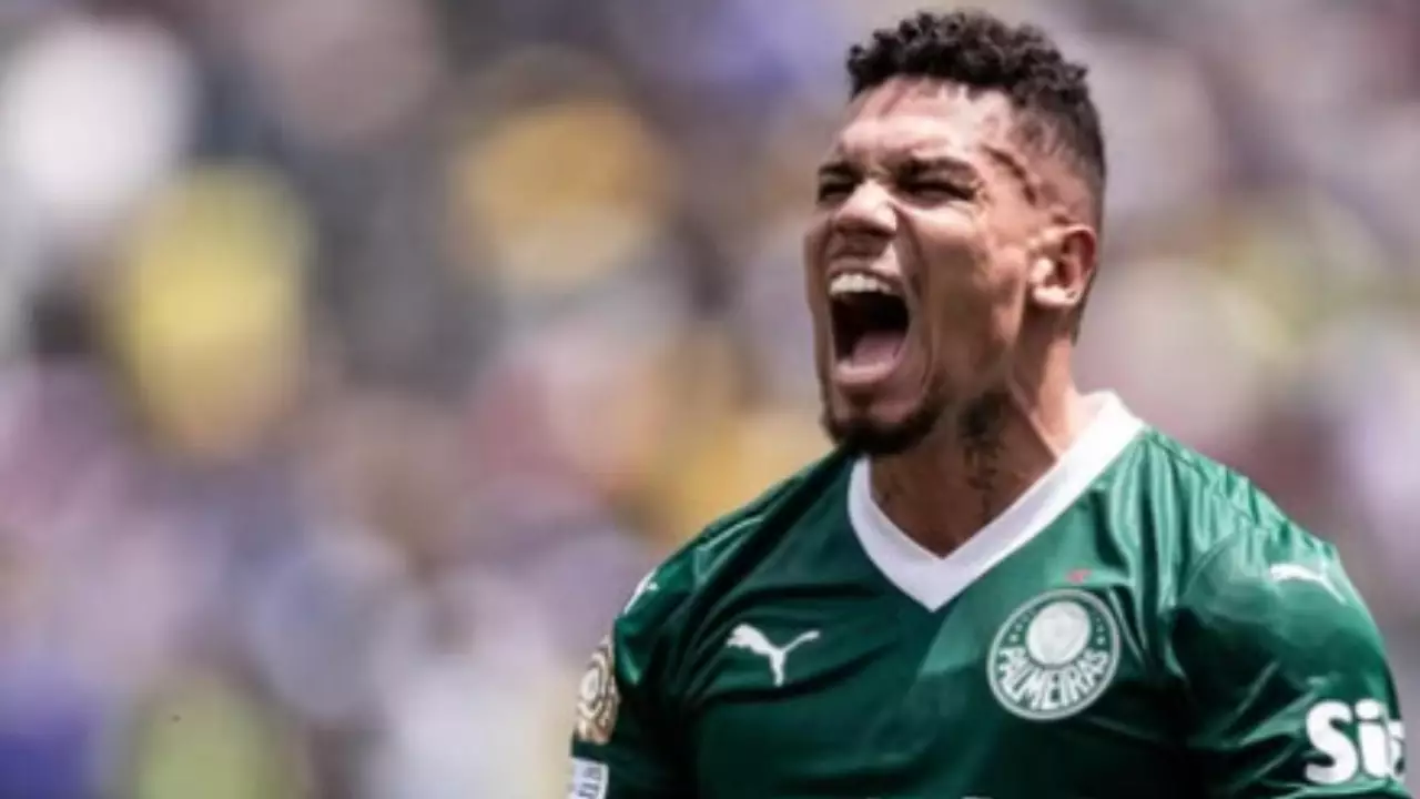 Herói do Palmeiras, Paulinho celebra gol e revela dores após lesão grave. Entenda!