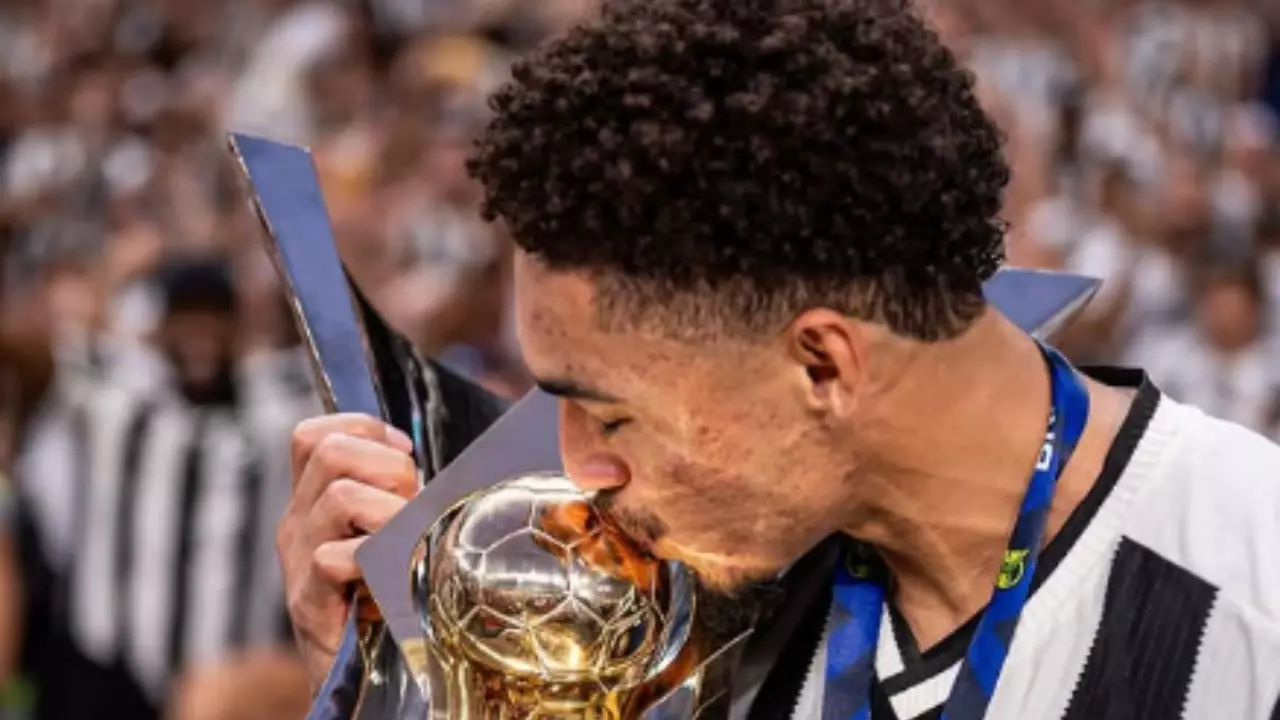 Adryelson reencontra técnico Luís Castro. Entenda!