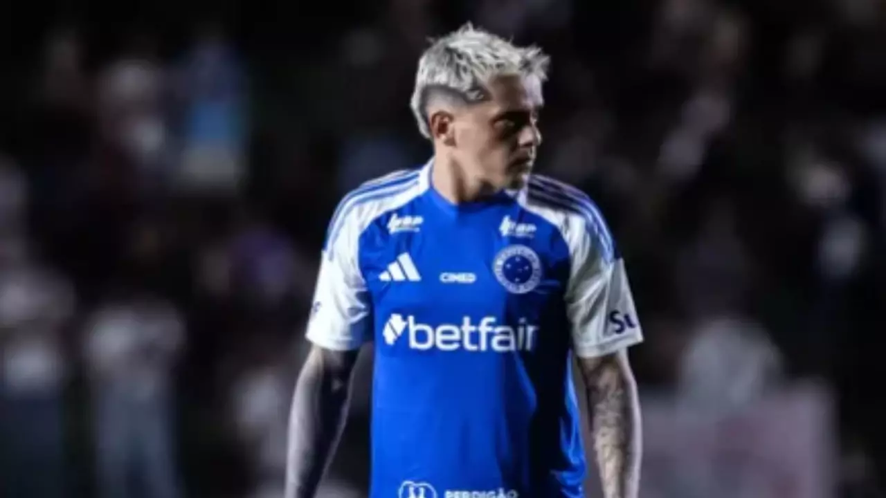 Fagner sofre fratura na fíbula e desfalca o Cruzeiro. Entenda!