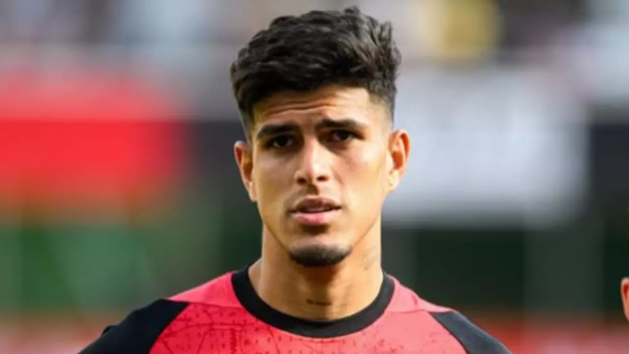 Arsenal entra na briga por Hincapié. Entenda!