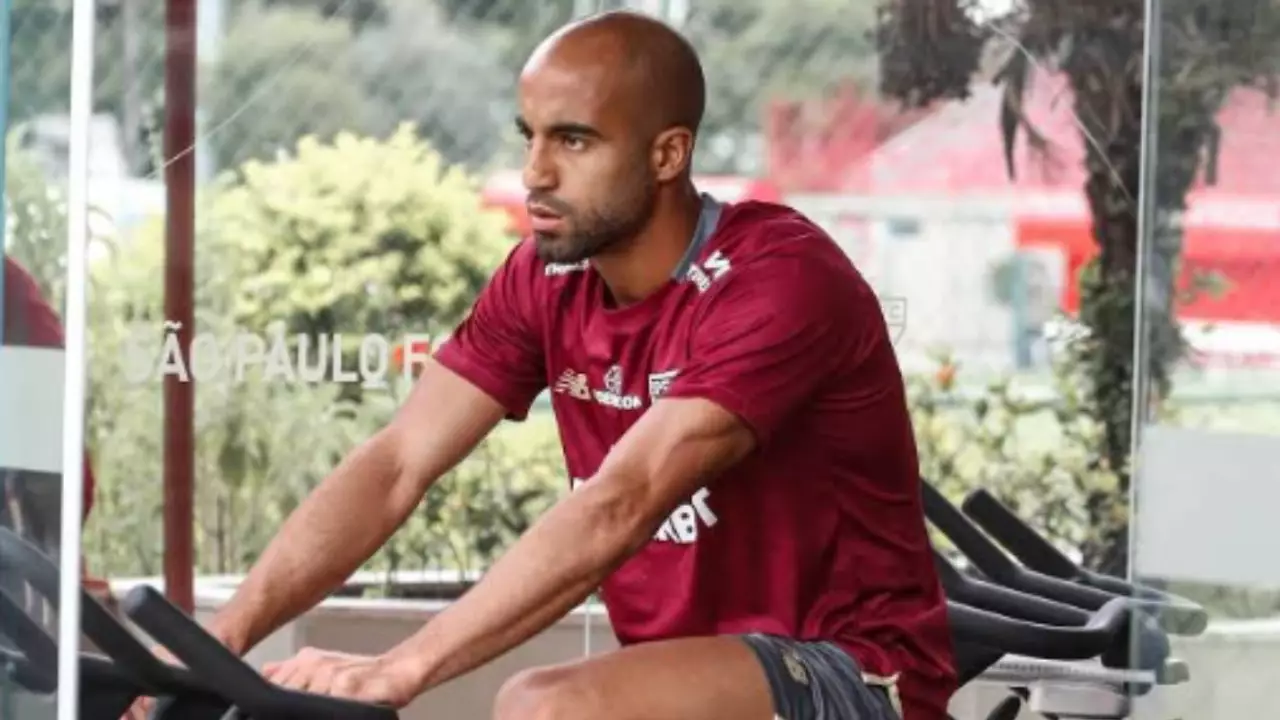 Lucas Moura inicia recuperação otimista após cirurgia no joelho. Entenda!