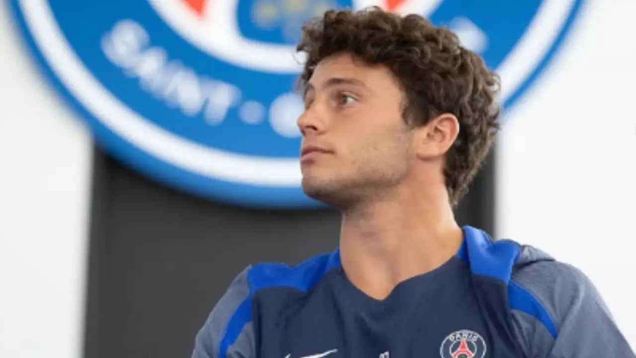 João Neves volta ao PSG para duelo contra o Barcelona. Entenda!