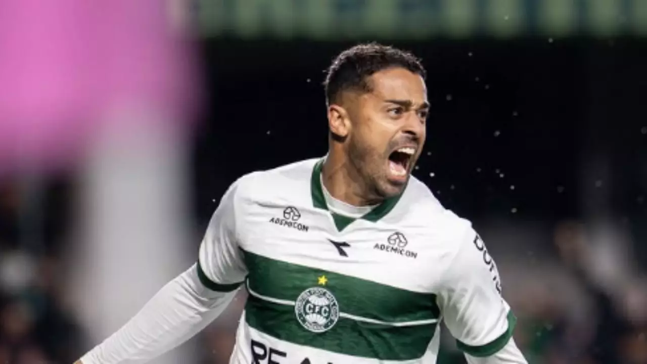 Coritiba vence o Atlético-GO e dispara na liderança da Série B. Entenda!