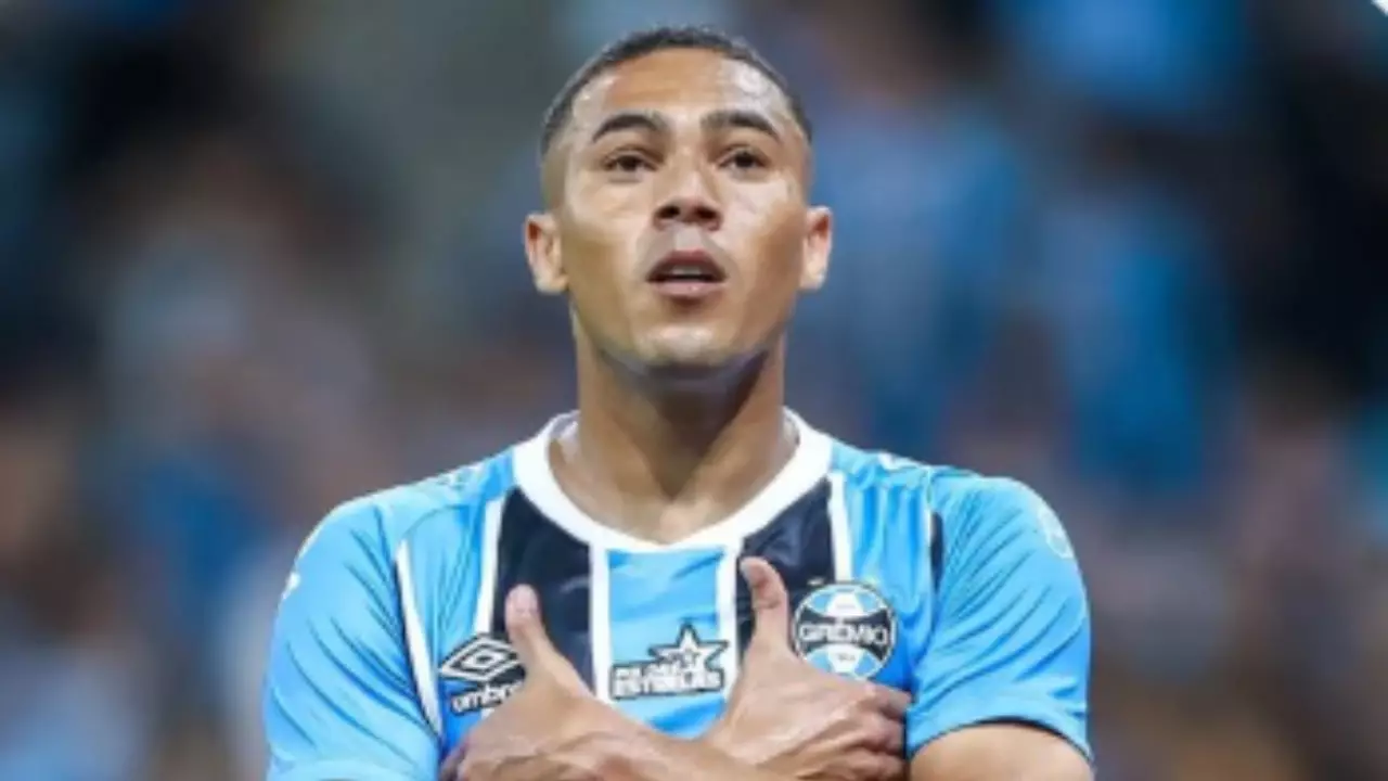 Hat-trick de Carlos Vinícius garante vitória do Grêmio sobre o Juventude na Arena. Entenda!