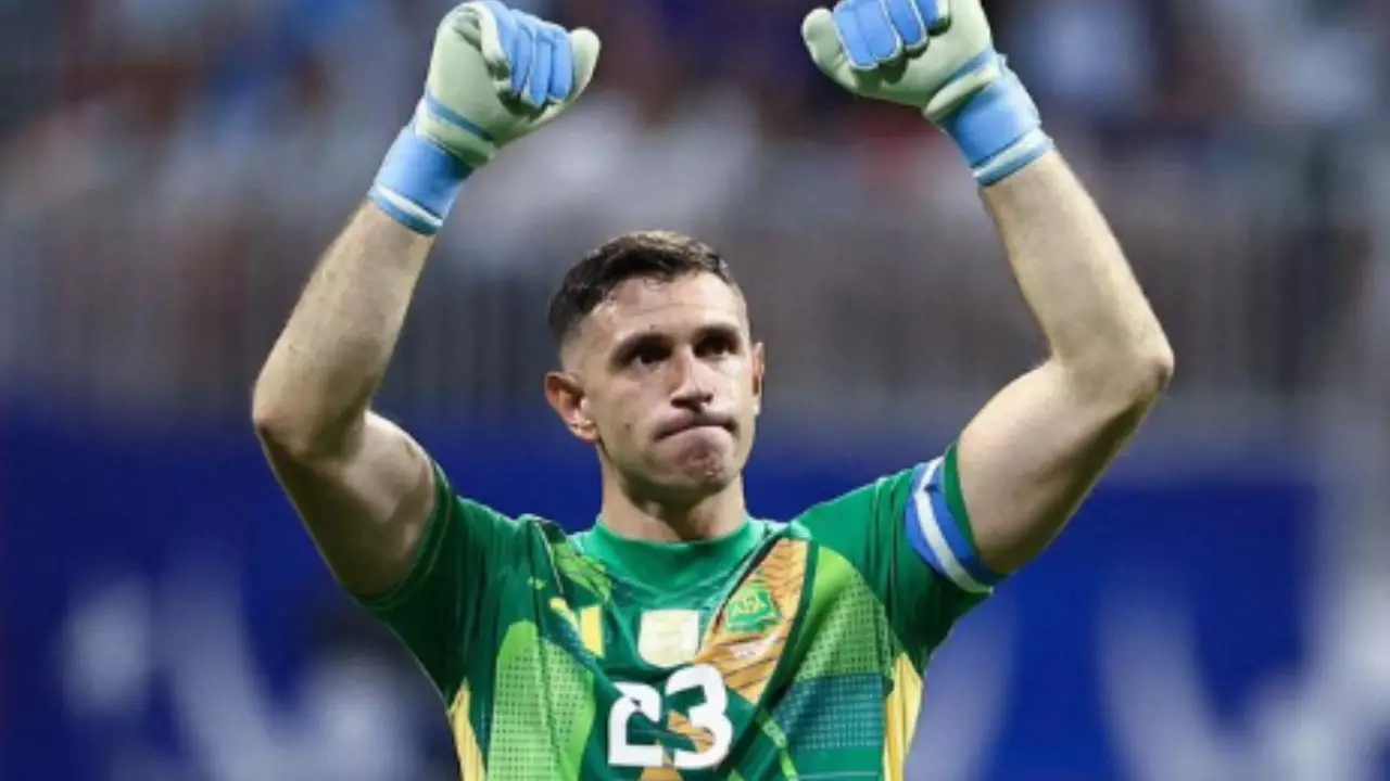 Inter mira Dibu Martínez para sucessão de Sommer e reforço para a Champions. Entenda!