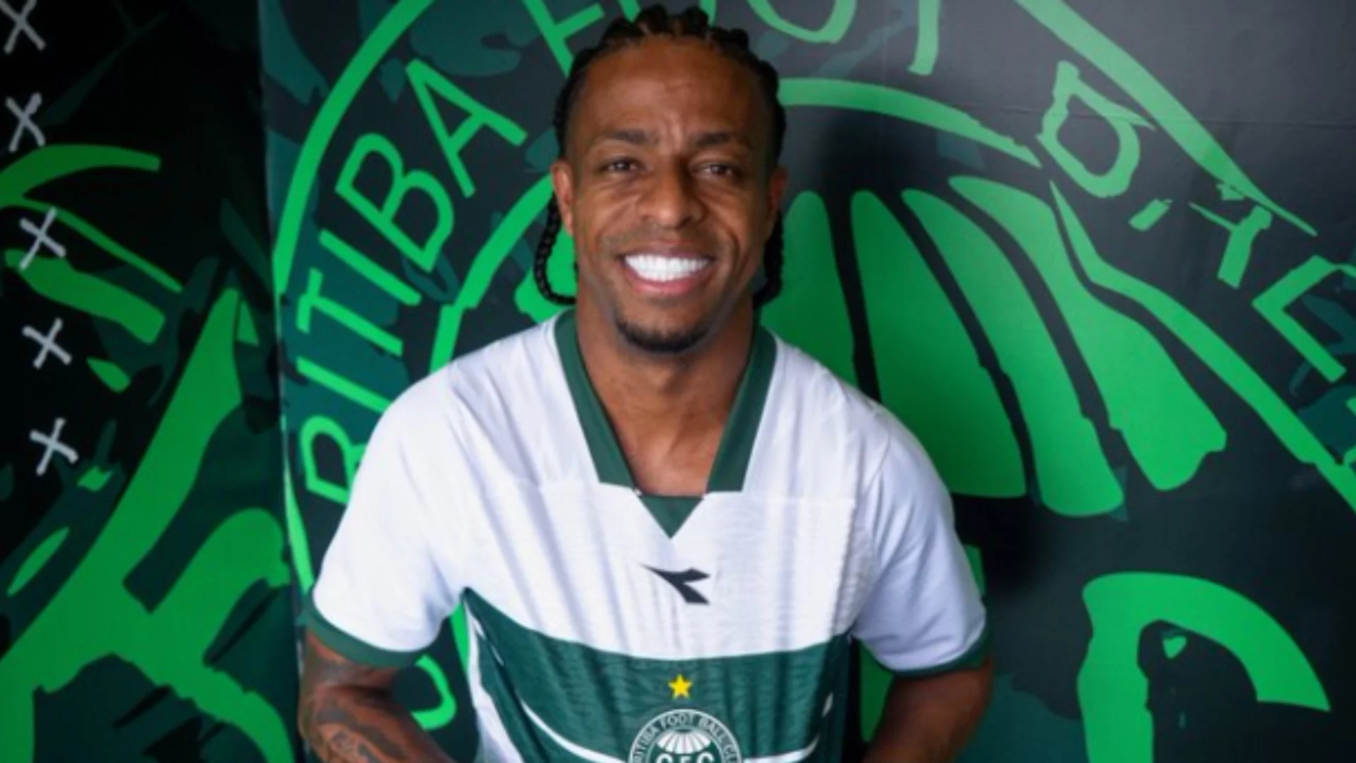 Coritiba oficializa Keno como 10ª contratação para 2026. Entenda!