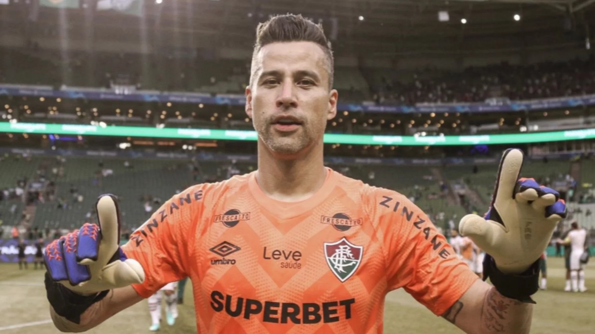 Aos 45 anos, Fábio renova com o Fluminense até 2027 e amplia recorde histórico. Entenda!