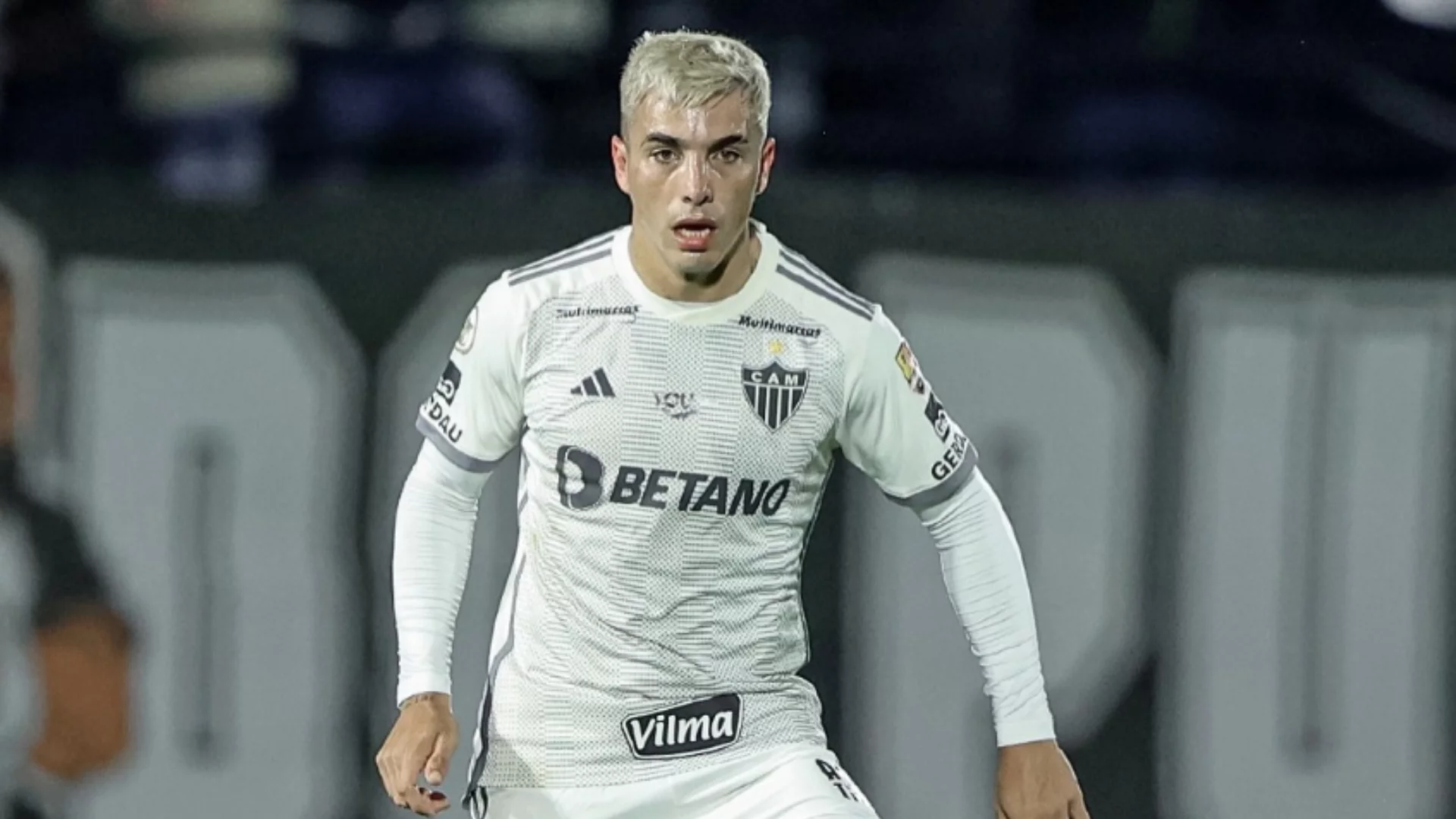 Sem acordo por renovação, Saravia deixa o Atlético-MG e vira opção no mercado. Entenda!