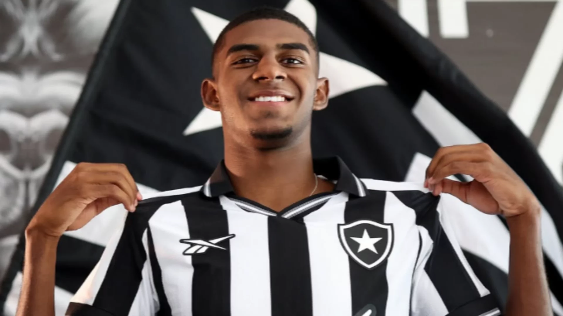 Botafogo anuncia Wallace Davi, envolvido na negociação que levou Savarino ao Fluminense. Entenda!