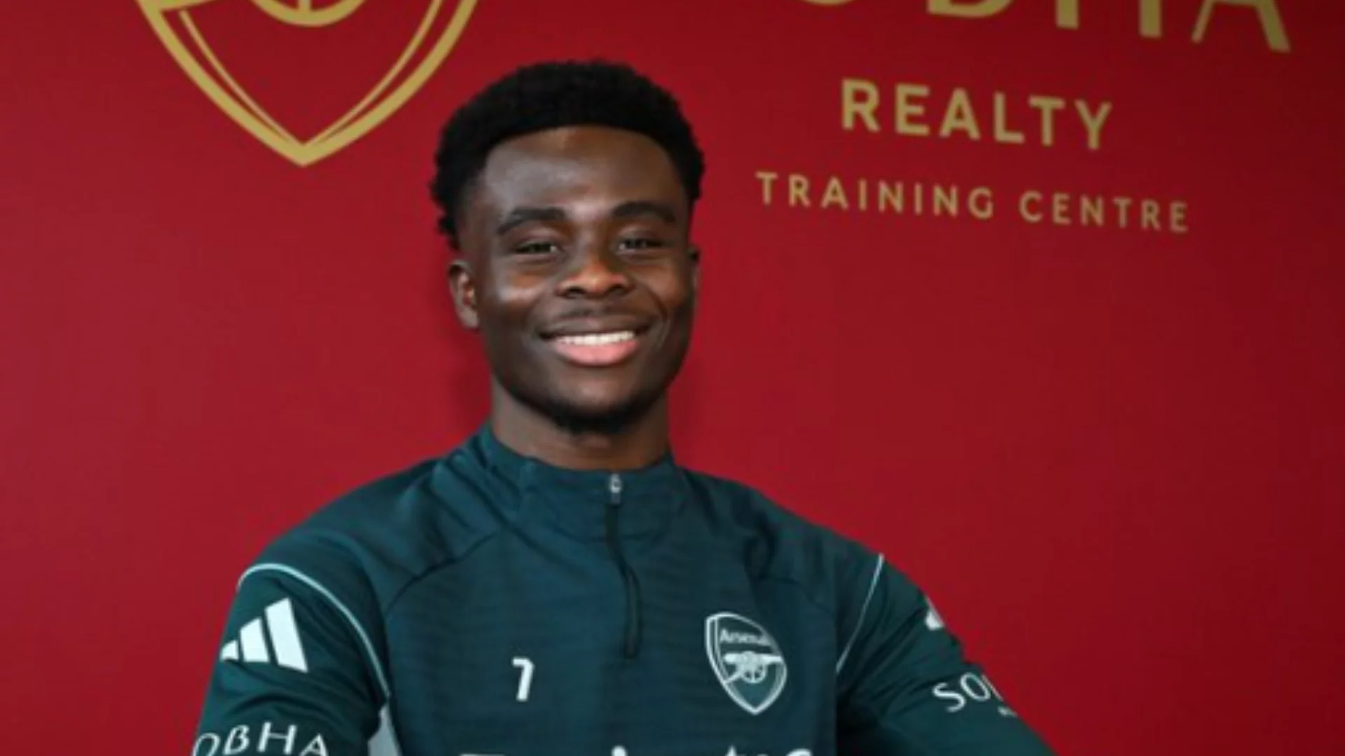 Saka renova com Arsenal por cinco anos. Entenda!