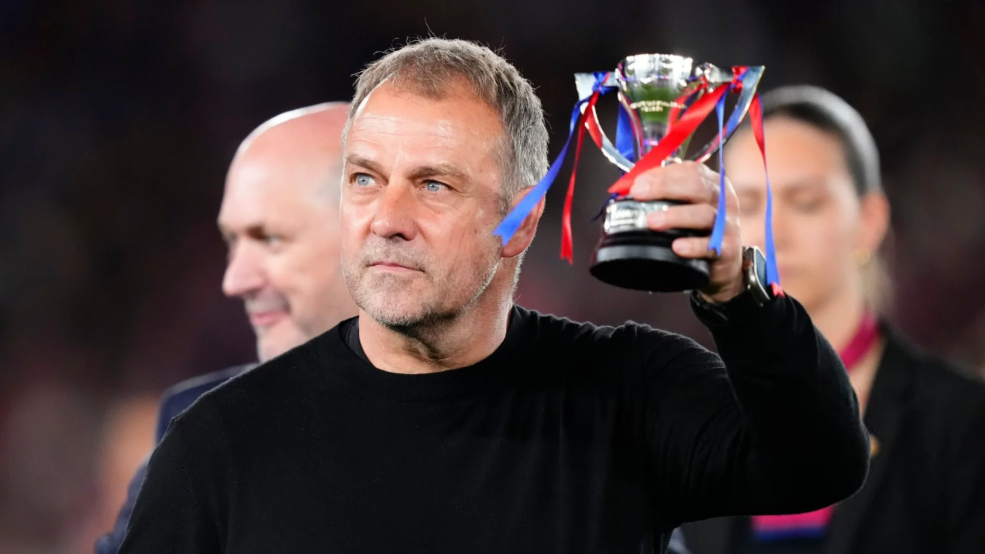 Flick confirma renovação com Barça até 2028 e mira 100 pontos na LaLiga. Entenda!