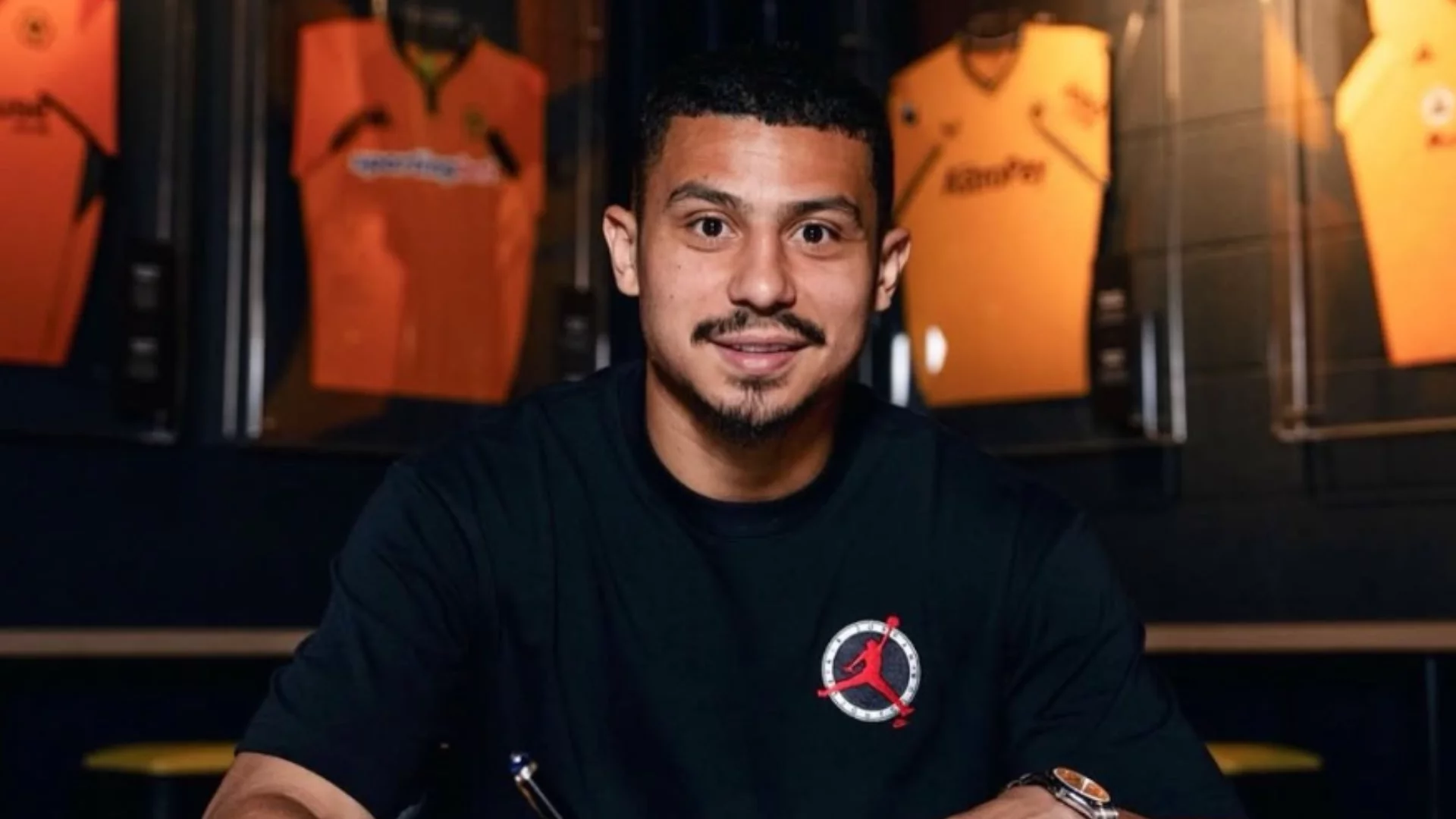 Wolverhampton renova com André até 2030. Entenda!